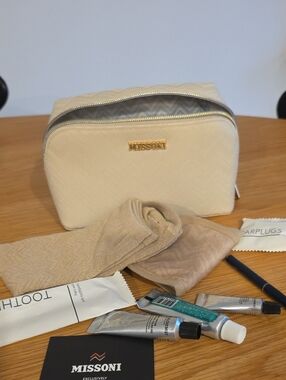 Delta One Missoni Business Class Bag & Sleeping Mask + Socks Tan